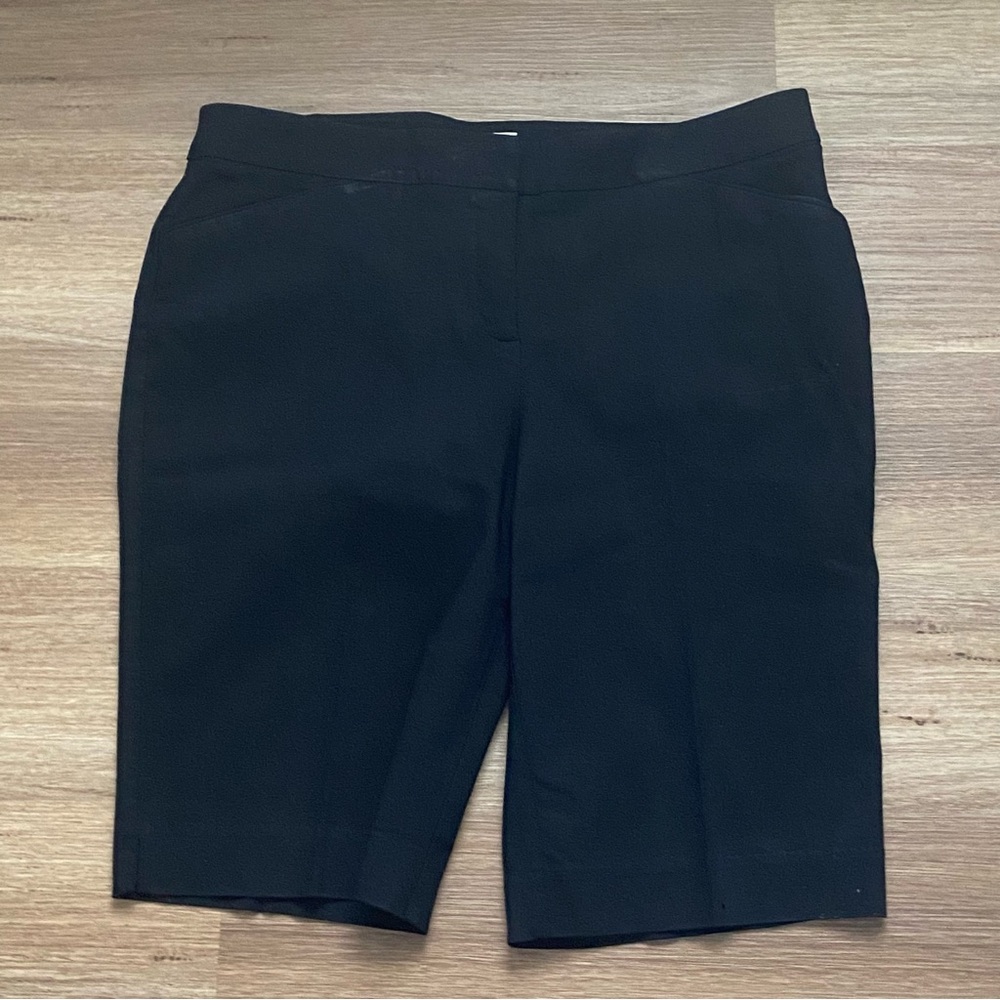 So Slimming by Chico’s 2 Black Shorts - Picture 2 of 8